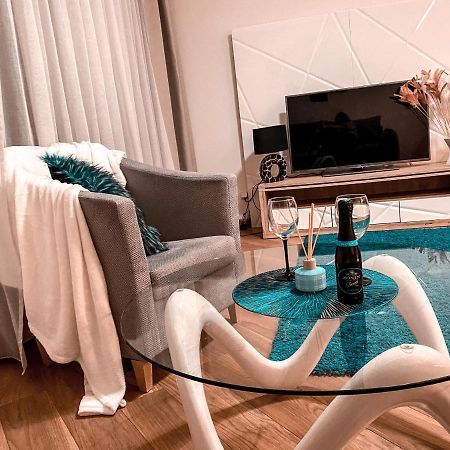 Apartament Solna 80 - Centrum Miasta Z Podziemnym Garazem キェルツェ エクステリア 写真