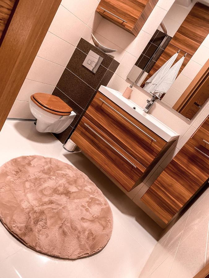 Apartament Solna 80 - Centrum Miasta Z Podziemnym Garazem キェルツェ エクステリア 写真