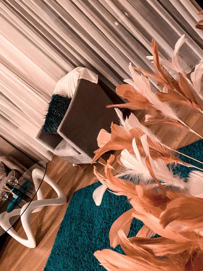 Apartament Solna 80 - Centrum Miasta Z Podziemnym Garazem キェルツェ エクステリア 写真