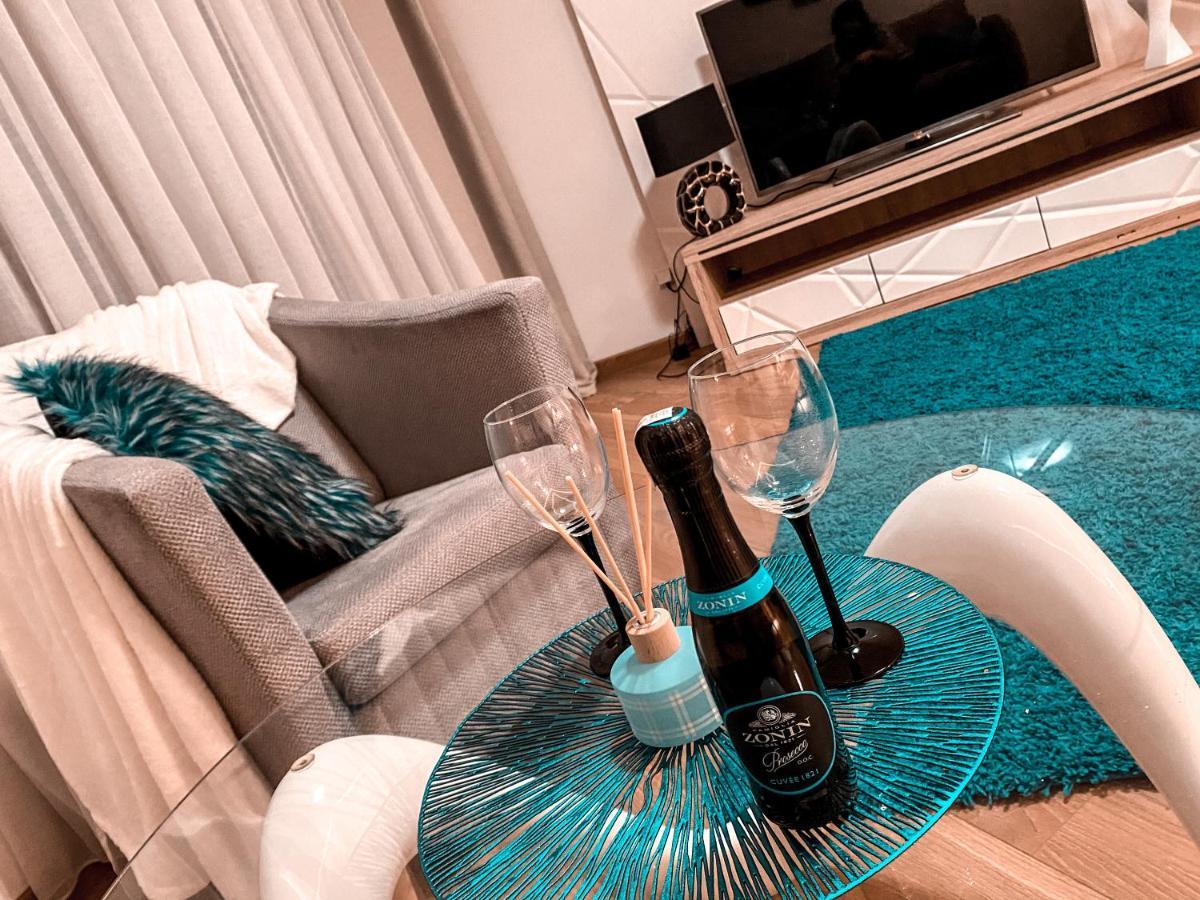 Apartament Solna 80 - Centrum Miasta Z Podziemnym Garazem キェルツェ エクステリア 写真