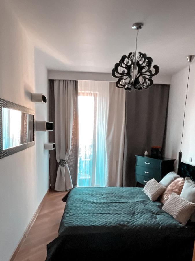 Apartament Solna 80 - Centrum Miasta Z Podziemnym Garazem キェルツェ エクステリア 写真