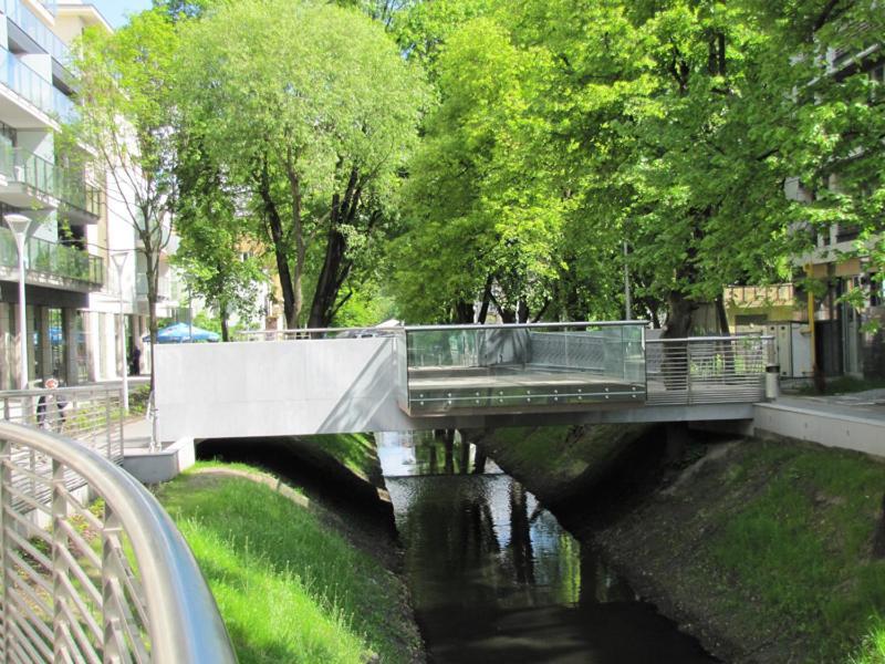 Apartament Solna 80 - Centrum Miasta Z Podziemnym Garazem キェルツェ エクステリア 写真