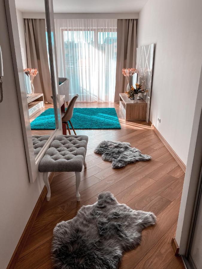 Apartament Solna 80 - Centrum Miasta Z Podziemnym Garazem キェルツェ エクステリア 写真