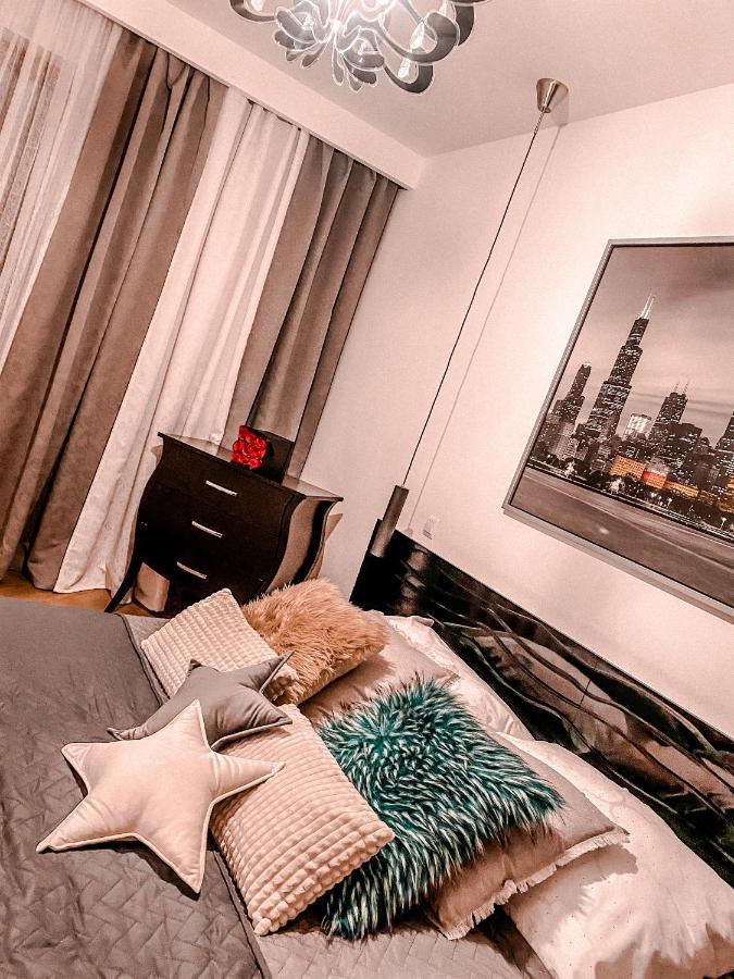 Apartament Solna 80 - Centrum Miasta Z Podziemnym Garazem キェルツェ エクステリア 写真